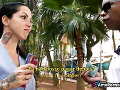 Elisa Venderora Popsicle managed to give change to the customer