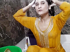 College girl ka bathroom MMS video