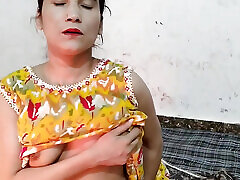 Bhabhi ko boobs daba kar chod diya