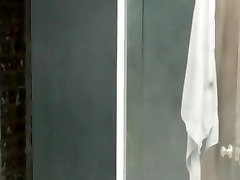 Whitney stanie w ciemności