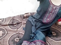 Soyi hui chachi ko jabar dasti chod diya