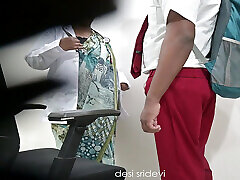 Lady doctor checking school boy&039;s her mouth can compete in a famous hospital