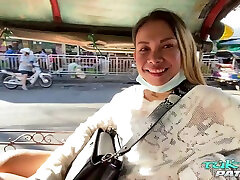 Curvy Cougar Fucked For First Hardcore Porno At Tuk Tuk Patrol