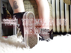 Converse & Fishnets