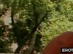 milf ama essere guardato mentre conati di vomito sul cazzo di spessore