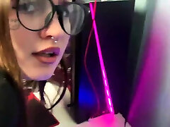 Twitch streamer bare skinloverss gave herself to me during