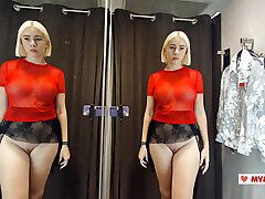 atrapada en el probador: vestidos ajustados, sin sostén, tetas grandes. try-on haul en público-grandes tetas rebotan en trajes transparentes