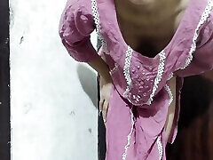 indyjski kolegium boy nd linga garlas ko paise dene ke jabar dasti pela