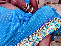 Indian desi village beautiful biwi ko pati ne pela.bangali housewife apne husband ke sath masti kiya.hindi sexy viral video