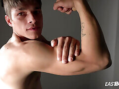 Handsome solo muscle boy Daniel Donovan flex abs