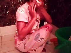Muslim girl ko college me pakad ke chod diya