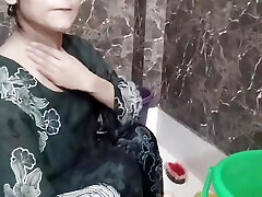 Sister in law ko bathroom me hi pakad ke chod diya