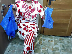 Hindi Teen Stepson Sneakes Behind Stepmom Changing Clothes and She Likes This in Hindi Audio