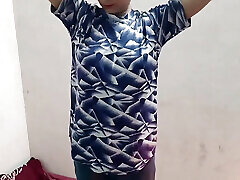 Big step sister ko gandi gandi video dekhte pakad liya