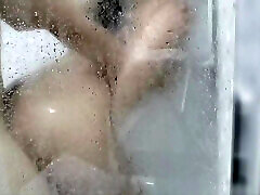 Mature Seduces 18 Years Old bath 34 to Fuck Her in the Shower