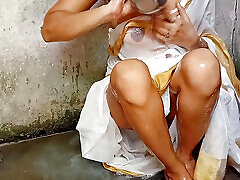 Sexy Tamil bhabhi was craving me while bathing.