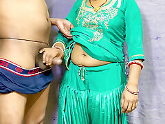 dost ke slut mom hairy pussy ko ghodi banake chudai kiya