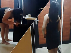 Cigarette sales lady, can be brought to check in at the hotel