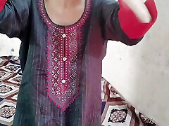 Indian lip kissing man girl ko paise dekar jabar dasti pela