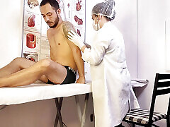 Patient Becomes Rigid in Front of the papier peint ain During the Examination