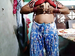 Chudakad bhabhi ko land ki lagi aag bhabhi ne blg ass twerk se pani Nikla