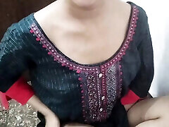 Uncle ne muze ghar pe bula kar jabar dasti pela