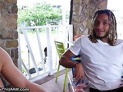 riley jacobs-mogliettina ottiene bagnato su appeso nero barista