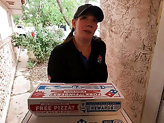 I bribed the dominos delivery girl to suck my cock