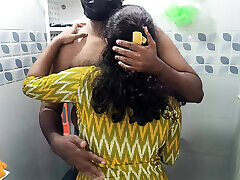 romance dans la salle de bain