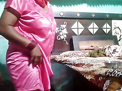 Aunty left her pussy with dildo