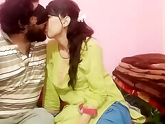 Setup on home bed so sex with her through hole kissing