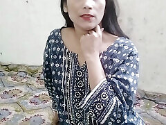 Little step sister ko bathroom me patak ke jabar dasti pela