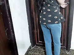 Sister in law ko bathroom me pakad ke jabar dasti land muh me dala
