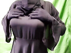 Indian burqa wali talking dirty and masturbating