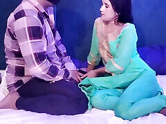 Boyfriend ko call kar ke ghar pe bula kar pelaii