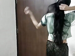 Step sister ko akele dekh kar darwaza band kar pel diya