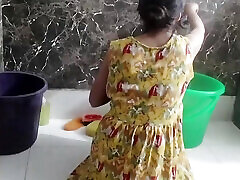 College ka bathroom MMS video licked