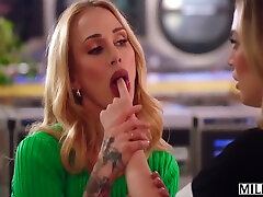 Sarah Young - Sex Ed Teacher smil gril fuck Teaches Young Couple To Fuck