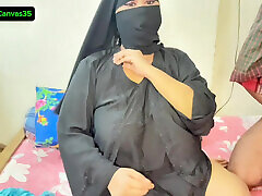 This is video is a very romantic and very very enjoyable video. Video is a Muslim girls and use a he&039;s up