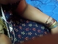 Beautiful jill kelly golddiggers aunty in nightie dress