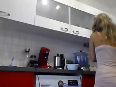 Sexydea in the Kitchen