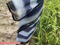 Village Bhabhi Wearing Saree and Fuck on Field.