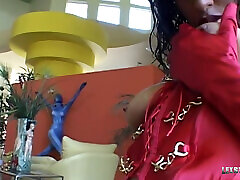 mya lovely en rouge aime la bbc! elle suce et baise la stèle de lexington!