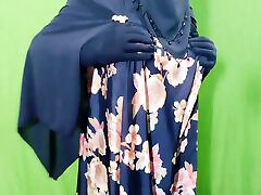 Muslim Hijabi Beautiful Housewife Fucking with Neighbor - With Clear Hindi Audio