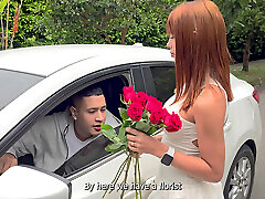 A petite kimara mia vendor is picked up on the jhony and her mom by a rich guy - Athenea Rose and Max Betancur
