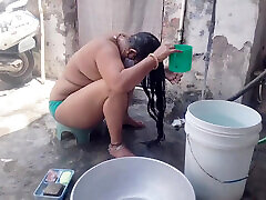 Mene bahar bathroom banake nahaneka maja liya