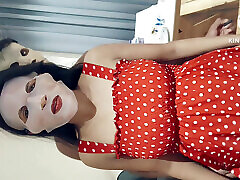 Desi hot bhabhi with big boobs masterbation of pussy in front of husband in hotel.