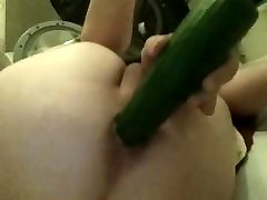 Mit der Gurke mal gefickt hehe