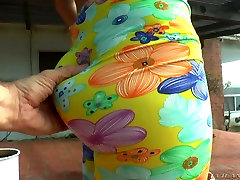 Mind blowing compilation of fuckin in public place booties in colorful leggings