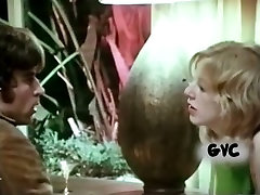Skanky blonde teen strokes mia kalefa pakistani dick gently in a retro hairy outdoor hd video